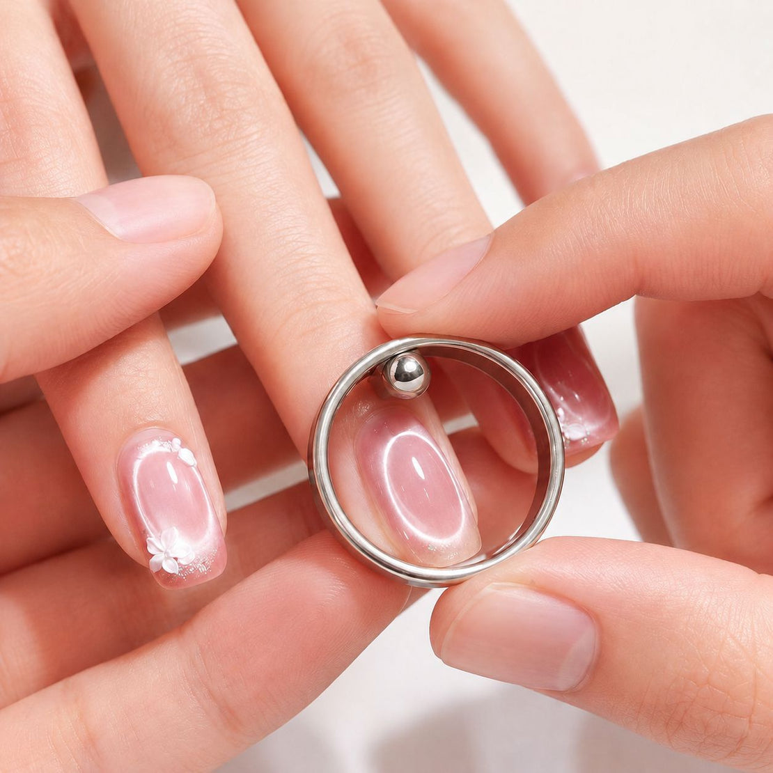 Circle cateye magnet