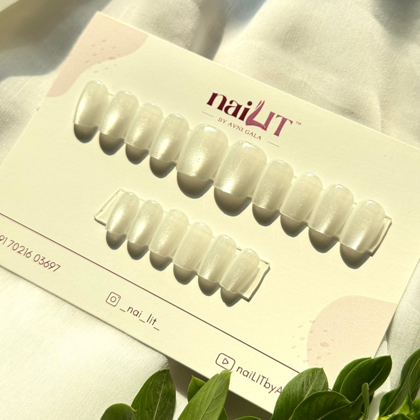 Crystal White Cateye (NL12)